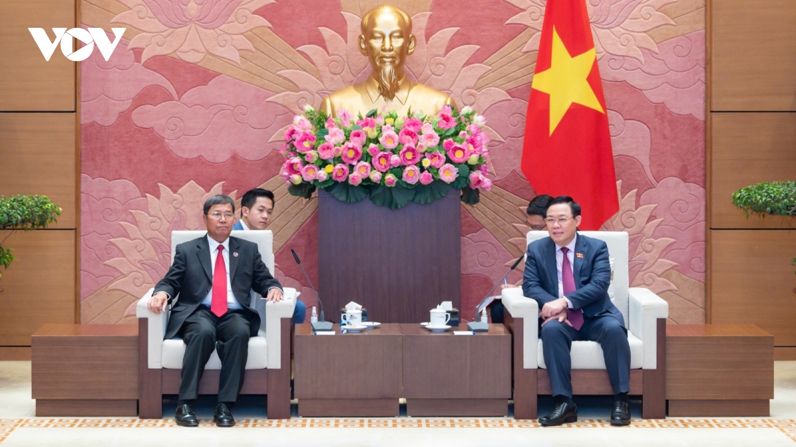 Vietnam ready to share legislative experience with Laos